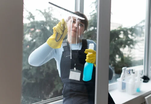Nettoyage de vitres intérieures et extérieures à Champfleur